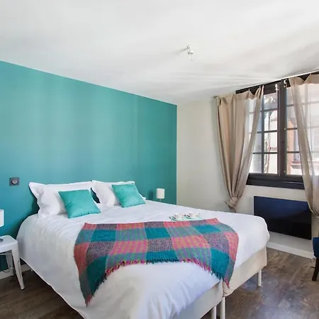 - Centre - Triplex - Standing Bayonne