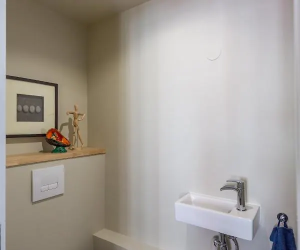 - Centre - Triplex - Standing Apartment