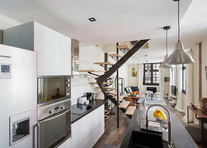 - Centre - Triplex - Standing