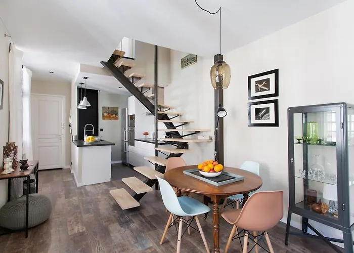 - Centre - Triplex - Standing