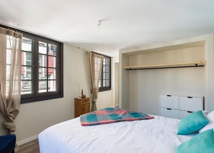 - Centre - Triplex - Standing Apartment *