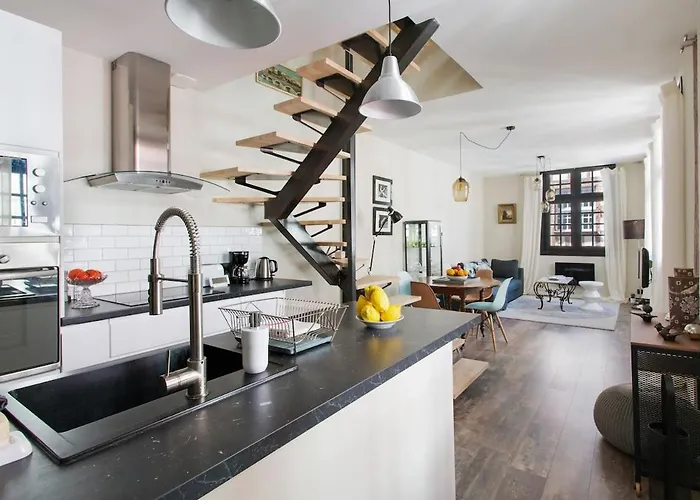 - Centre - Triplex - Standing * Bayonne