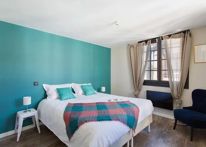 - Centre - Triplex - Standing Bayonne